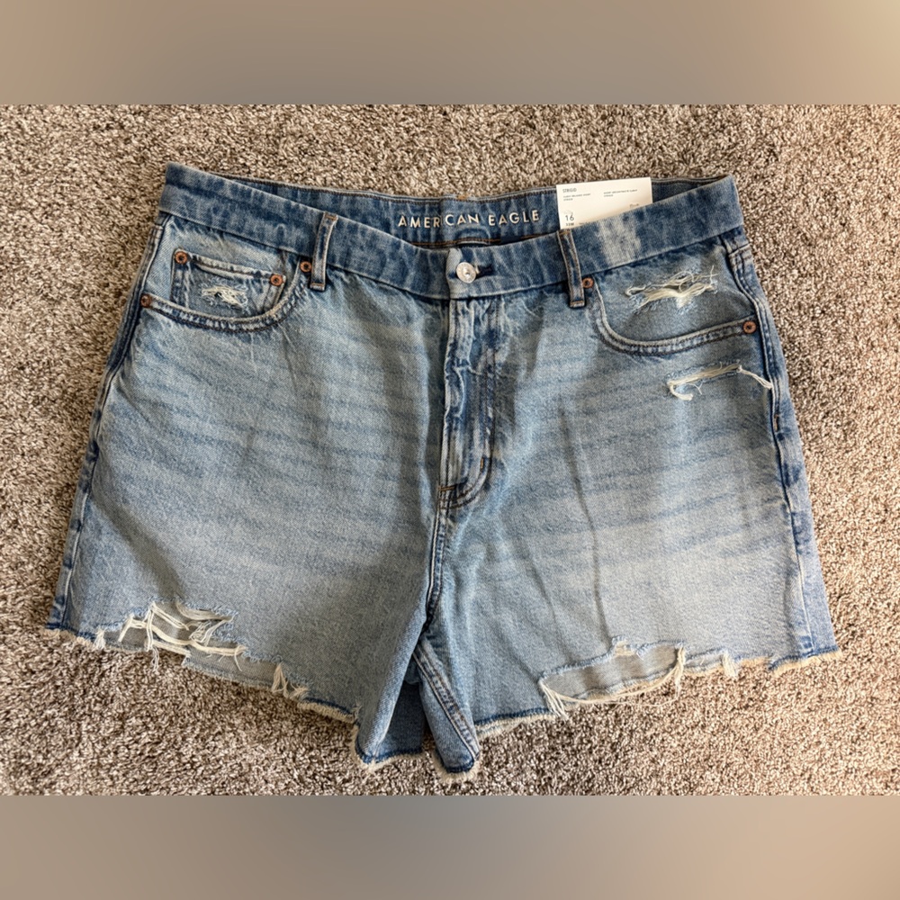 AE Curvy Super Hi Rise Relaxed Short Size 16